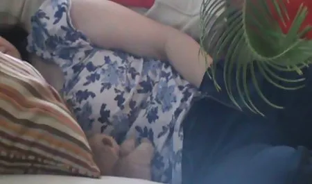 Ебля свою комнату рядом с его спящим GF